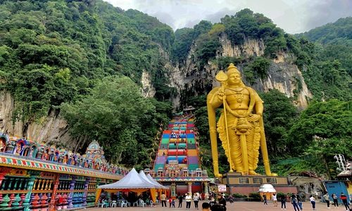 Batu_Caves_stairs_2022-05